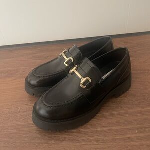 NEVER WORN Steve Madden Loafers